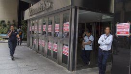 Los bancos amanecieron empapelados con información sobre el paro Los bancos amanecieron empapelados con información sobre el paro