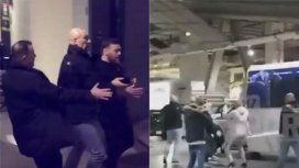 McGregor atacó un micro con luchadores de UFC McGregor atacó un micro con luchadores de UFC