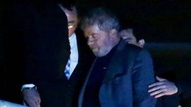 Lula continuará preso tras quedar atado a una guerra de decisiones judiciales Lula continuará preso tras quedar atado a una guerra de decisiones judiciales