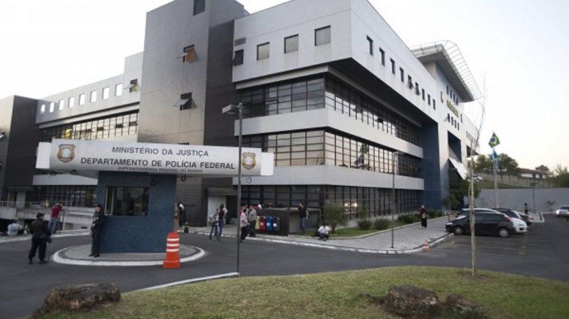 Sala especial con TV y baño caliente: así es la celda donde está Lula da Silva en Curitiba Sala especial con TV y baño caliente: así es la celda donde está Lula da Silva en Curitiba