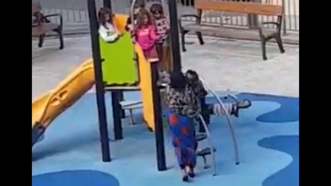 Una imagen del video que se viralizó por razones lamentables
