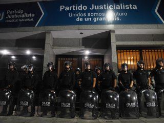 Fuerte dispositivo policial en la sede del PJ Nacional, tras la intervención ordenada por la Justicia. Fuerte dispositivo policial en la sede del PJ Nacional, tras la intervención ordenada por la Justicia.