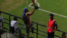 En el sector para personas con capacides diferentes del Centenario este hincha dio la nota En el sector para personas con capacides diferentes del Centenario este hincha dio la nota