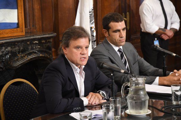 Enrique Sacco y el abogado Diego Pirotta.