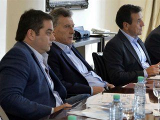 El Gobierno ya está pensando en negociar paritarias en un 10%. El Gobierno ya está pensando en negociar paritarias en un 10%.