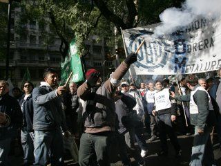 paro y movilizacion de los metalurgicos en reclamo de un salario minimo de $17.000 paro y movilizacion de los metalurgicos en reclamo de un salario minimo de $17.000