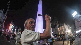Convocan a un cacerolazo a Plaza de Mayo esta noche Convocan a un cacerolazo a Plaza de Mayo esta noche