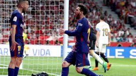 La Pulga saluda a Jordi Alba, su gran asistidor La Pulga saluda a Jordi Alba, su gran asistidor