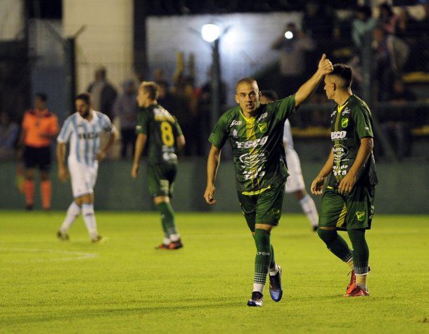 Ante Racing, en un partido vibrante, ganaron 3 a 2<br>