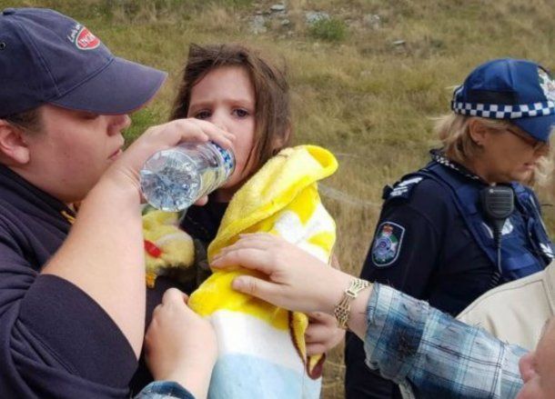 Aurora, de tres años, estuvo perdida toda la noche en la zona de matorrales de Queensland