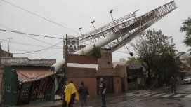 Así quedó un enorme cartel en la localidad bonaerense de Sáenz Peña Así quedó un enorme cartel en la localidad bonaerense de Sáenz Peña