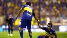 Juan Román Riquelme con Luciano Acosta Juan Román Riquelme con Luciano Acosta