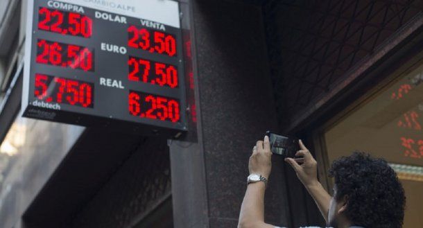 El dólar llegó a 23,50 pesos<br>