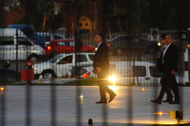 Mauricio Macri retirándose de la Casa Rosada.