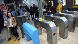 Siguen los paros y la apertura de molinetes de subte: hoy le toca a la línea D Siguen los paros y la apertura de molinetes de subte: hoy le toca a la línea D