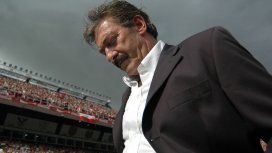Ricardo La Volpe tuvo el tricampeonato en sus manos y se le esfumó Ricardo La Volpe tuvo el tricampeonato en sus manos y se le esfumó