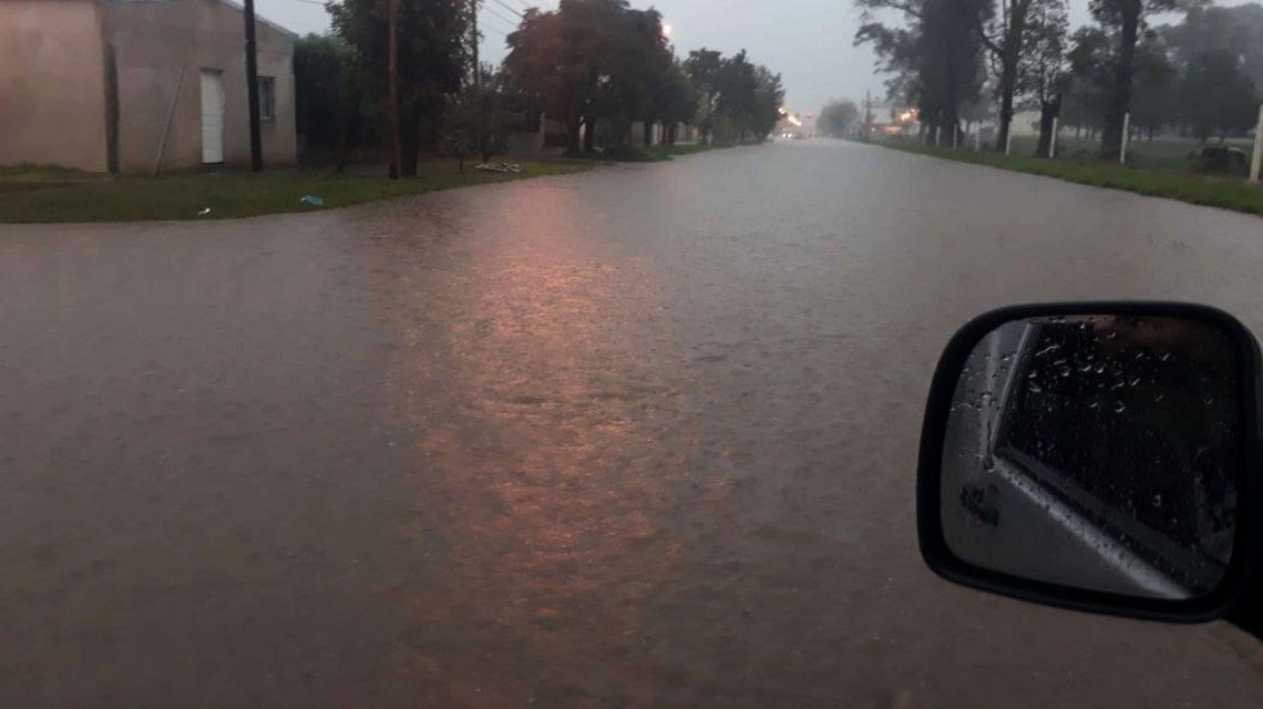 Varias calles se inundaron por las incesantes lluvias