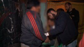 Quilmes: detuvieron a una pareja que encerraba a sus 5 hijos y usaba la casa como prostíbulo Quilmes: detuvieron a una pareja que encerraba a sus 5 hijos y usaba la casa como prostíbulo