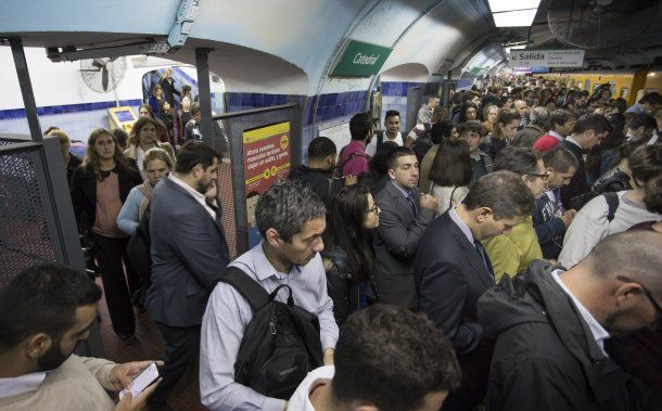 Metrodelegados liberaron molinetes en la línea D<br>