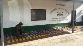 Operación Lingote: incautaron más de 168 kilos de cocaína escondidos en el doble fondo de una camioneta en Salta Operación Lingote: incautaron más de 168 kilos de cocaína escondidos en el doble fondo de una camioneta en Salta