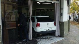 La mujer arremetió contra las oficinas de la compañía tras discutir con los empleados por su factura La mujer arremetió contra las oficinas de la compañía tras discutir con los empleados por su factura