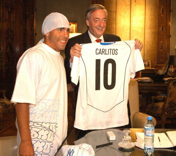Carlos Tevez con Néstor Kirchner