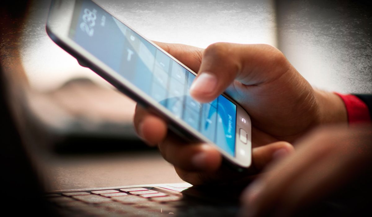 es malo espiar el celular de tu pareja