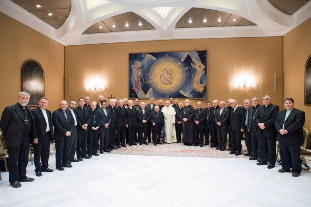 El papa Francisco con obispos por los abusos en Chile - CrÃ©dito: @vaticannews_es