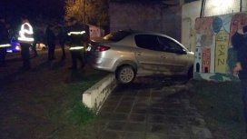 Bahía Blanca: una policía manejaba borracha y se incrustó en una escuela Bahía Blanca: una policía manejaba borracha y se incrustó en una escuela