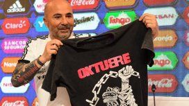 Sampaoli prometió utilizar una remera de los Redondos si gana el Mundial Sampaoli prometió utilizar una remera de los Redondos si gana el Mundial