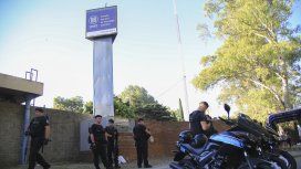 La puerta del INTI está fuertemente custodiada La puerta del INTI está fuertemente custodiada