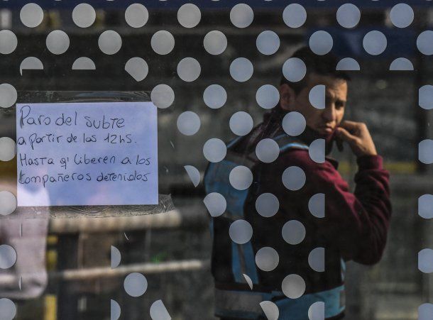 El paro total fue decidido por la detención de Segovia y otros 15 delegados gremiales