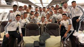 La Selección en el avión que los llevará a Barcelona La Selección en el avión que los llevará a Barcelona