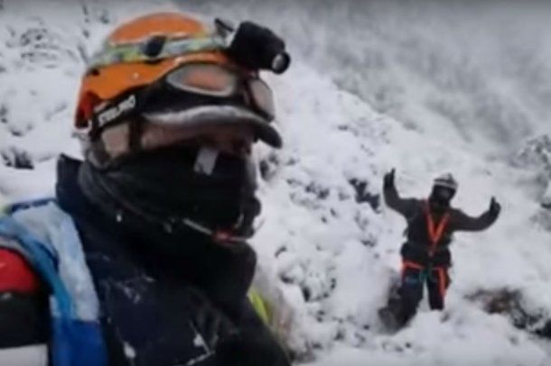 <p>Así rescataron los bomberos a la comitiva presidencial</p>