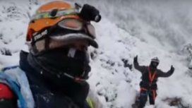 Así rescatan los bomberos a la comitiva presidencial Así rescatan los bomberos a la comitiva presidencial