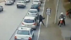 Violento ataque motochorro en Bahía Blanca: se fueron sin nada Violento ataque motochorro en Bahía Blanca: se fueron sin nada