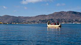 Buscan a un turista argentino que cayó al lago Titicaca en Bolivia Buscan a un turista argentino que cayó al lago Titicaca en Bolivia