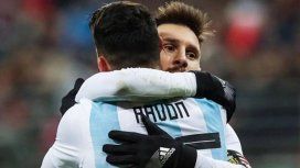 Lionel Messi y Cristian Pavón pueden ser compañeros en Barcelona Lionel Messi y Cristian Pavón pueden ser compañeros en Barcelona
