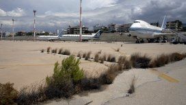 El abandonado Aeropuerto Internacional de Ellinikon es un símbolo de las ruinas del FMI en Grecia El abandonado Aeropuerto Internacional de Ellinikon es un símbolo de las ruinas del FMI en Grecia