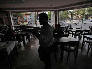 en el dia mas caluroso del ano, un gigantesco apagon afecto a la ciudad y parte del conurbano en el dia mas caluroso del ano, un gigantesco apagon afecto a la ciudad y parte del conurbano