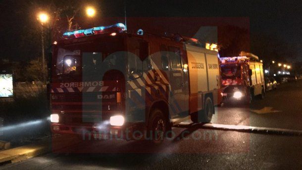 Dos dotaciones de los Bomberos de San Isidro acudieron al lugar<br>