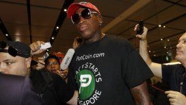 Dennis Rodman llegando a Singapur Dennis Rodman llegando a Singapur