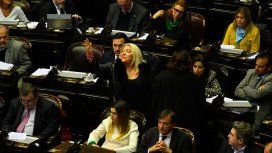 Carrió se fue enojada del recinto y amenazó con romper con Cambiemos Carrió se fue enojada del recinto y amenazó con romper con Cambiemos