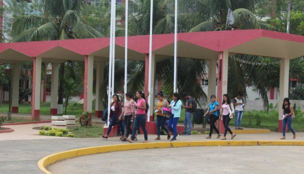La Universidad Nacional Amazónica Madre de Dios prohíbe a sus estudiantes entrar a clases en short