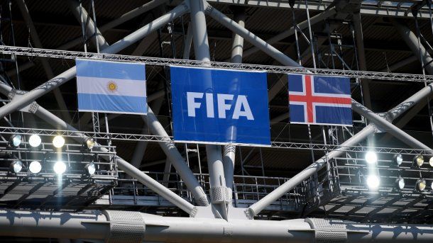 Las banderas ya están en el estadio del Spartak<br>