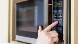 Publicó una foto para vender su microondas pero no notó un pequeño detalle Publicó una foto para vender su microondas pero no notó un pequeño detalle