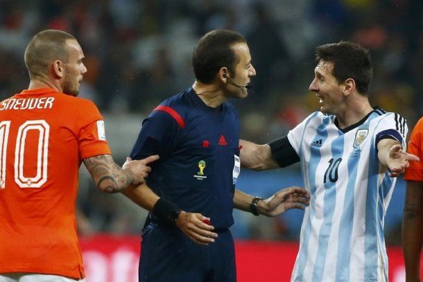 Cüneyt Cakir dirigió a la Selección en la semifinal del Mundial Brasil 2014 ante Holanda.