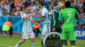 Messi le dejó su lugar a Ricky Álvarez tras marcar dos goles Messi le dejó su lugar a Ricky Álvarez tras marcar dos goles