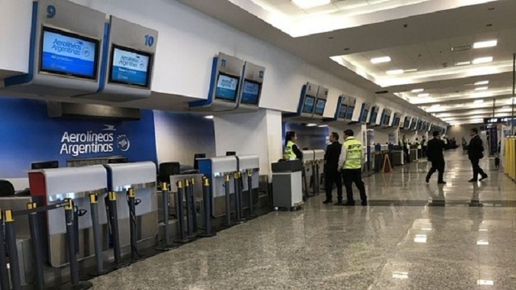 Resultado de la imagen para paro transporte aÃ©reo Ezeiza