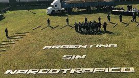 Argentina sin narcotráfico escrito con panes de marihuana Argentina sin narcotráfico escrito con panes de marihuana